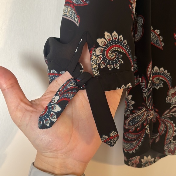 Ivanka Trump blouse. - Picture 2 of 3